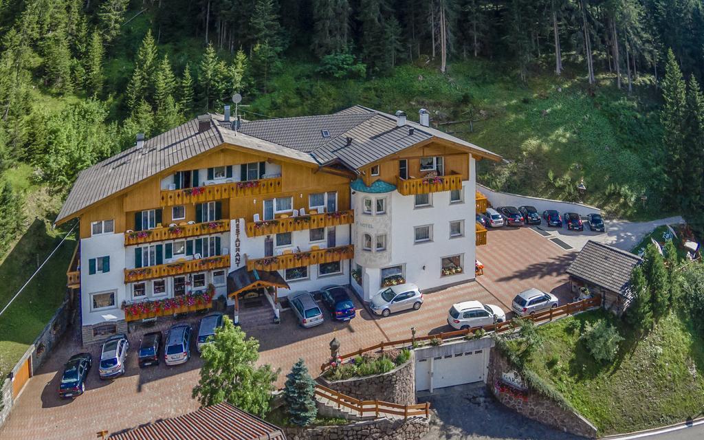 Hotel La Pineta Wolkenstein in Gröden Exterior foto