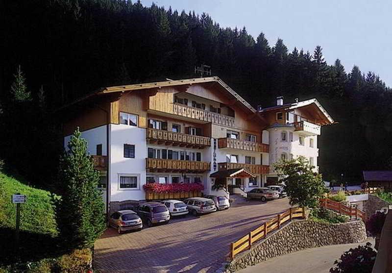 Hotel La Pineta Wolkenstein in Gröden Exterior foto